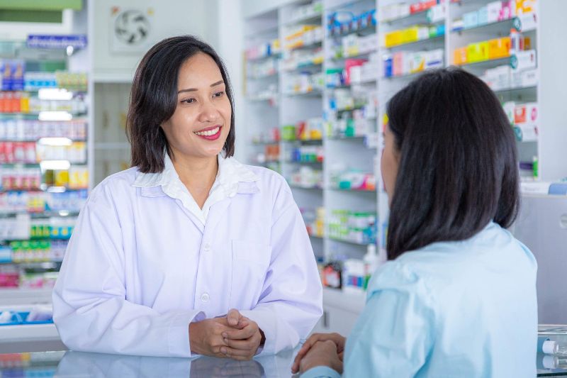 A pharmacist talks to a customer.