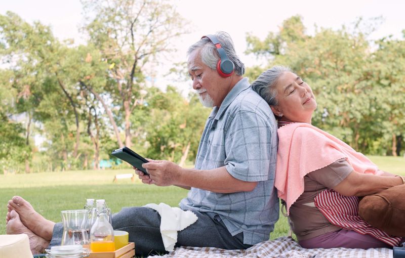  An older couple relax in the park.